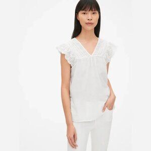 GAP embroidered eyelet lace V-Neck white top Large